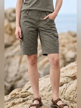 Kuhl SZ 8 Stretch Cotton 11.5" Inseam Mid Rise Army Green Shorts Hiking Utility